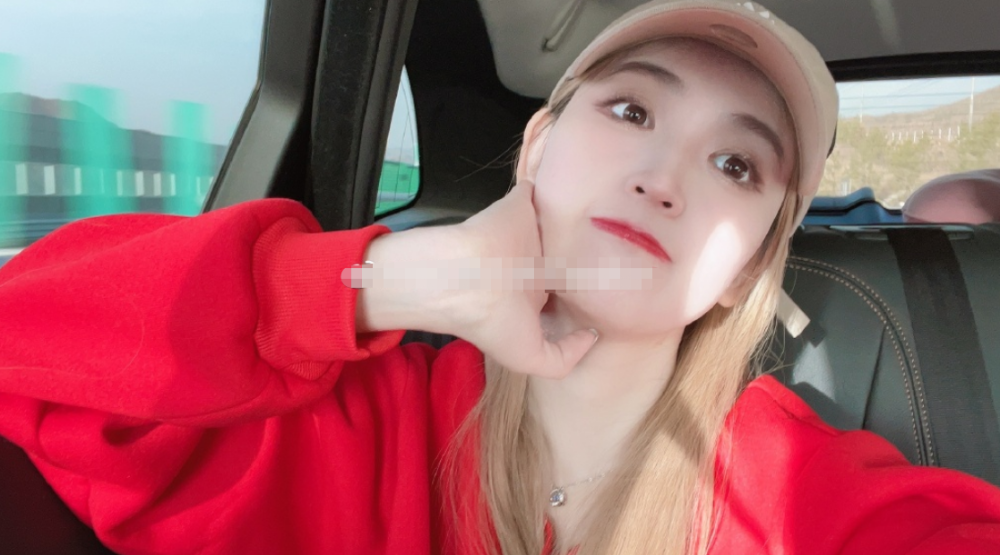 马蓉2021年大变样大胆尝试金色发型自拍颇有女团气质