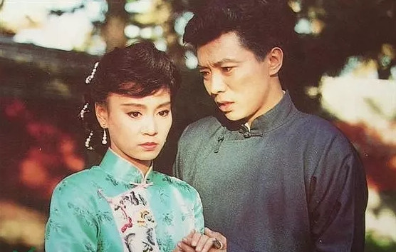 刘雪华和张佩华分手后仍是朋友,在刘雪华的前男友中,惟一和刘雪华保持