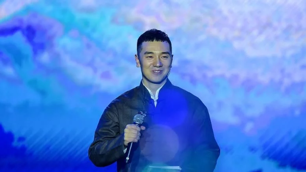 王琪凭什么能在春晚独唱或许知道他的经历就能明白原因了