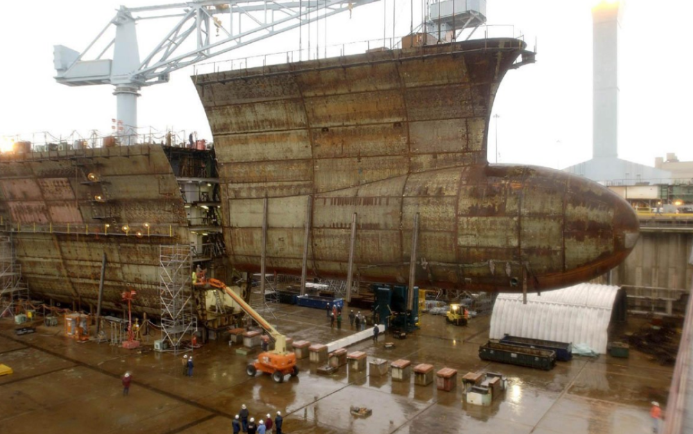 就目前来看,生产航母用大面积高强度钢板的5米轧机,我国已有好几条