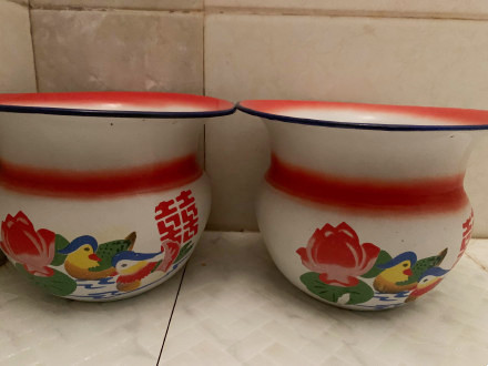 中国痰盂被外国人当"果篮"走红,卖60美元,有人准备拿来吃面_腾讯新闻