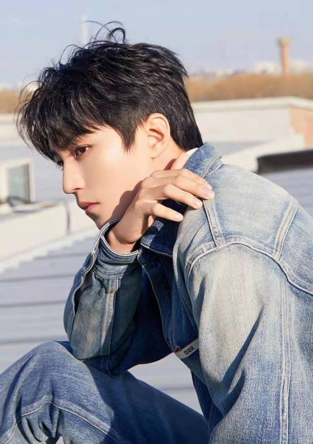 顶流男明星天生完美的侧颜杀,你被谁蛊惑到了?鹿晗只是开胃菜