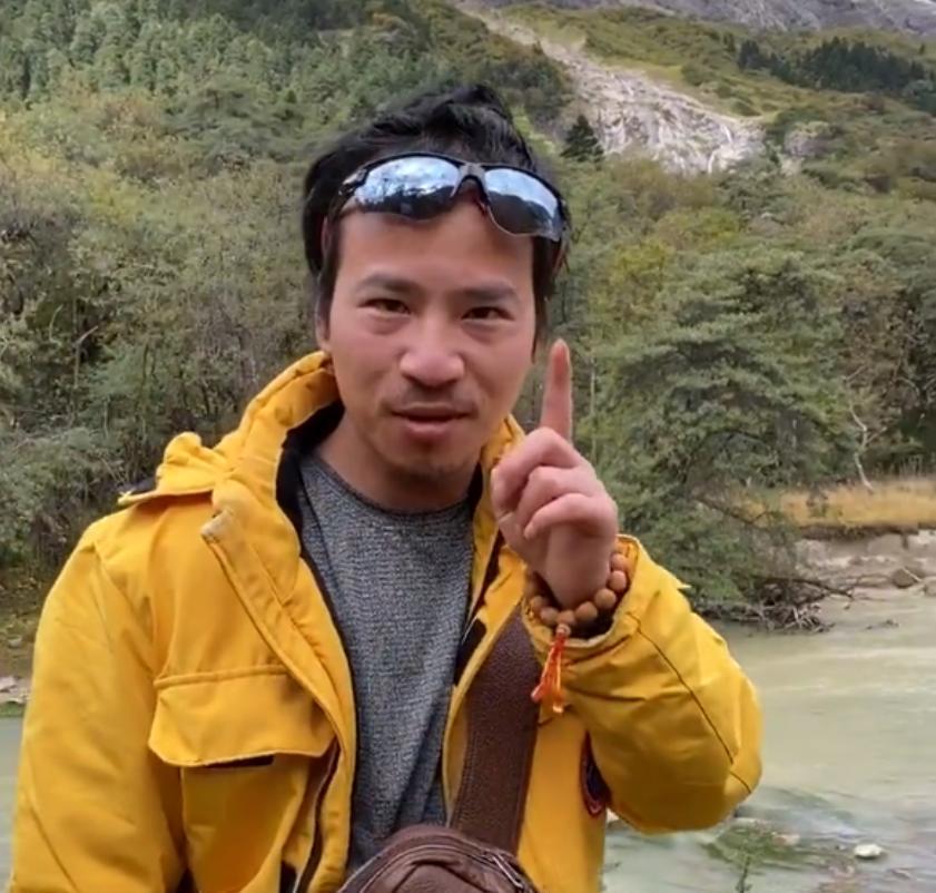 有人叫他冰川哥,但更多的人却叫他西藏冒险王,因为他攀登的地方以冰川