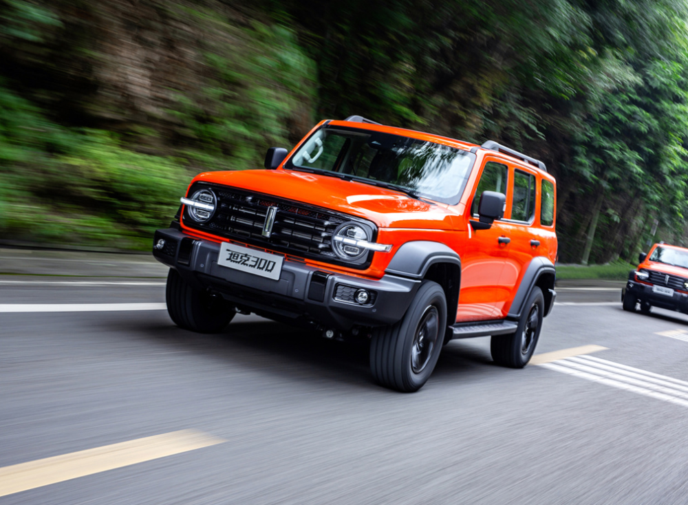 科技配置和设计感明显比哈弗h9更强烈,所以成了目前年轻越野车迷的