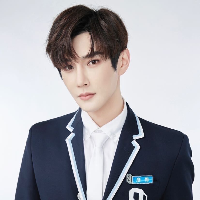 《青3》的彦希曾因颜值被sm选中,和虞书欣是好友,还演过6部男主剧