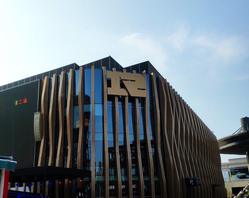 食堂就是吃大锅饭!