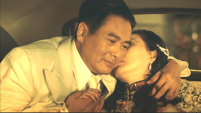 有屋顶给美女洗脚的黄晓明和大气的发哥,