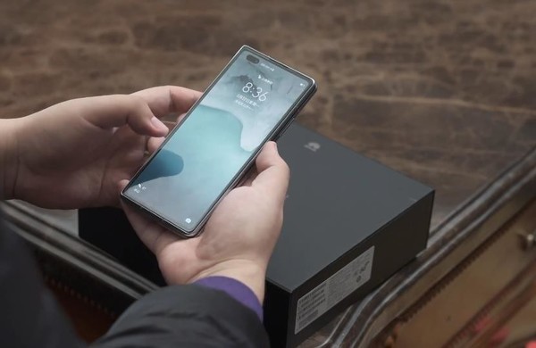 华为mate x2折叠屏上手:初体验后感觉钱包要空了_腾讯新闻