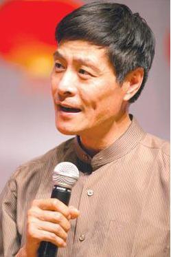 从相声奇才到成阶下囚,当红时抛下冯巩移居海外的刘伟,得罪了谁