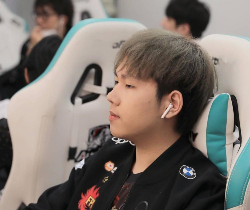 bo在ldl假赛视频被翻出,冲到塔里送,输比赛后狂笑不止,把观众当傻子