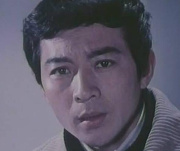 且不说潘虹是已婚状态,杨延晋那时也已经结婚,妻子是女演员洪融.