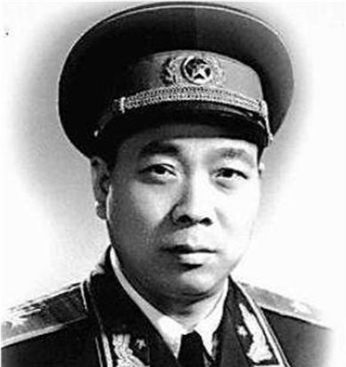 1955年34岁成最年轻少将,58岁冲锋中越