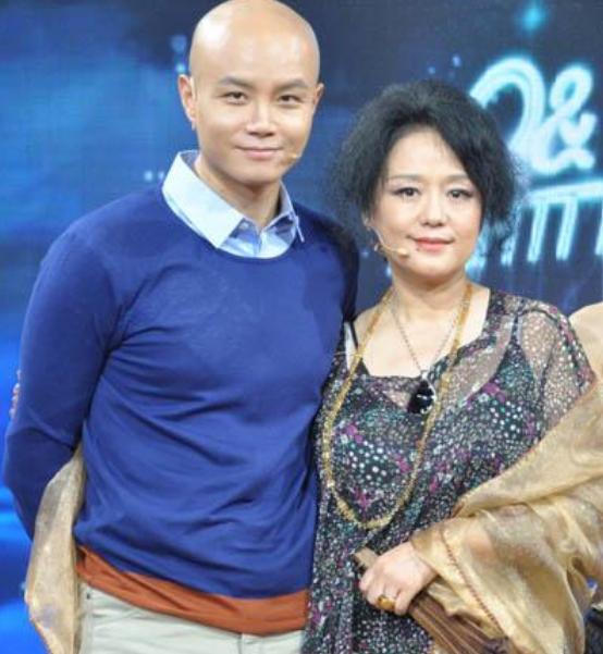 从"第一寡妇"到妈妈专业户,59岁遭乐嘉突吻的廖学秋经历了什么_腾讯