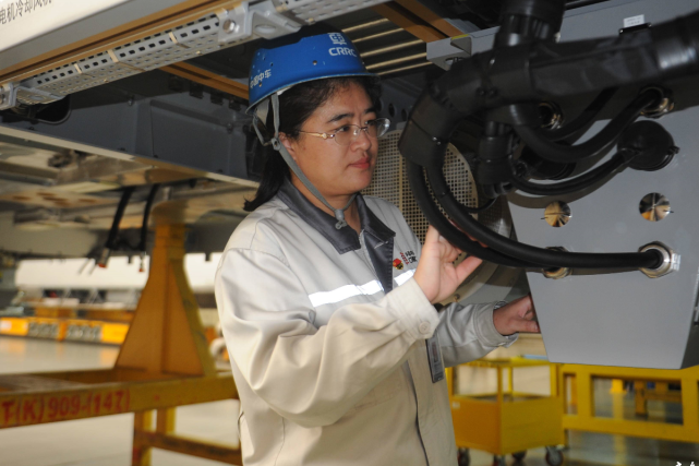 东北女工程师梁建英:带头研发"复兴号"项目,时速达600公里