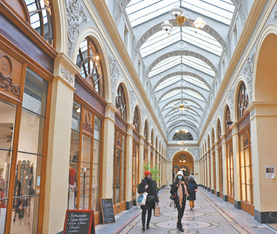 法国薇薇安拱廊街主街. 本报记者  刘玲玲摄