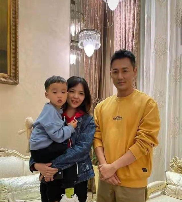 林峯豪宅内景被邻居曝光,装修奢华似宫殿,整个小区都是他家产业|林峰