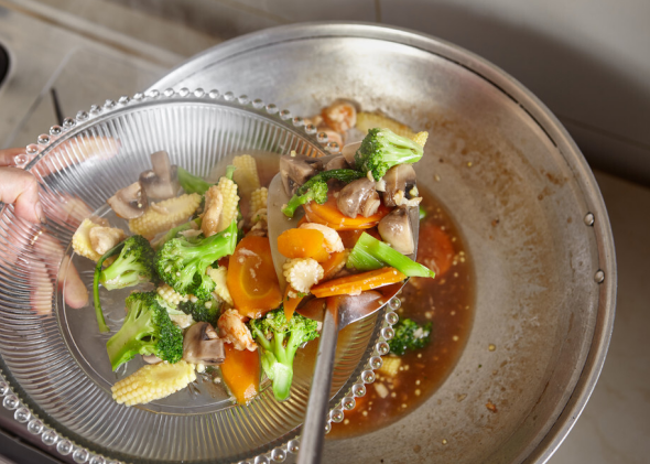 脑梗|一家三口相继脑梗，与烟酒无关，医生：只因炒菜爱放一种“东西”