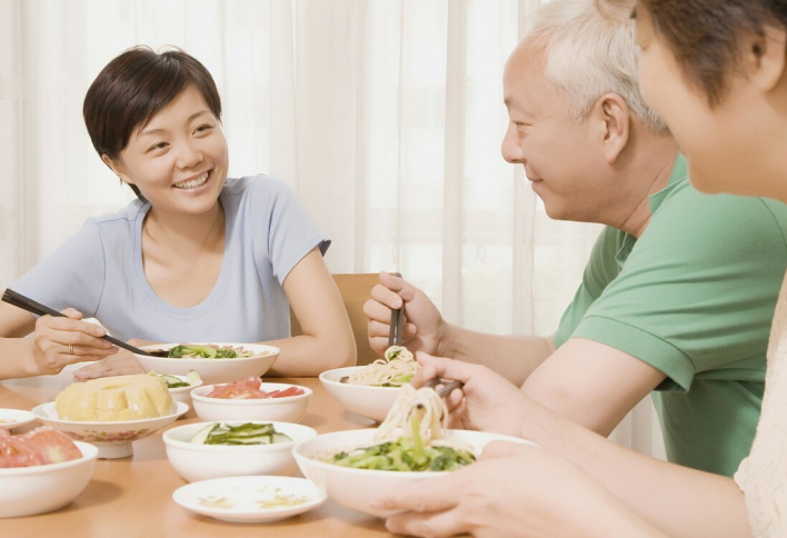 脑梗|一家三口相继脑梗，与烟酒无关，医生：只因炒菜爱放一种“东西”