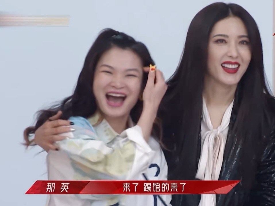 曾黎的气质有多绝连张柏芝都被惊艳看呆的样子像小学生
