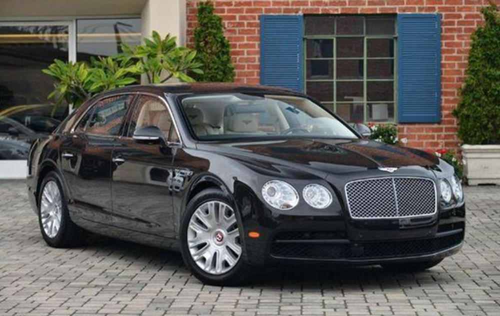 外卖小哥刮花400万宾利车主拿铁棒下车下一幕举动太暖心