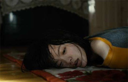 刘美婷跟罗树标结婚时,他就多次进了监狱,但还是无怨无悔跟着他,这次