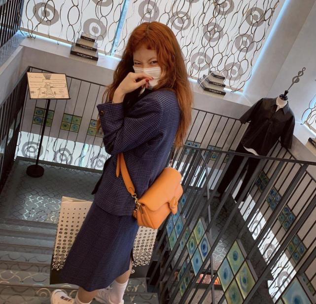 泫雅最新私服造型合集来啦不拘一格的搭配超绝诠释小野马风格