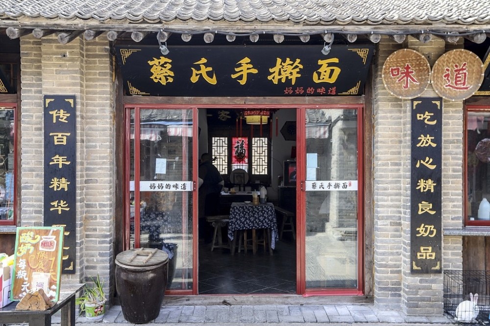 山东青岛:藏马老街特色游玩项目吸引游客