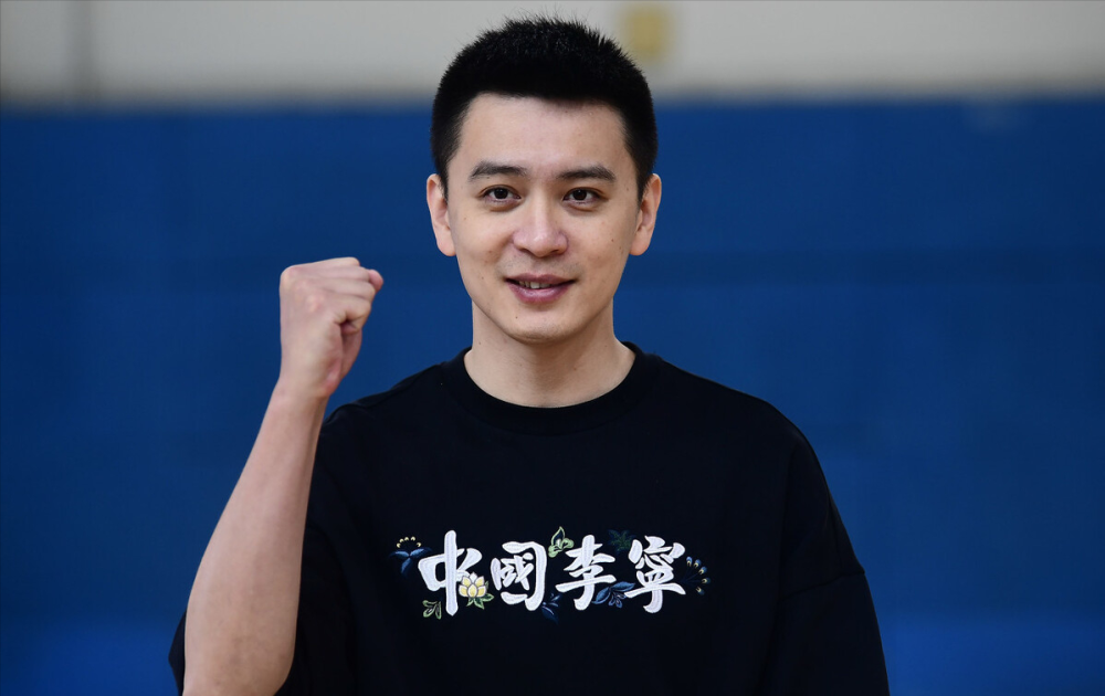 楊鳴加盟新疆