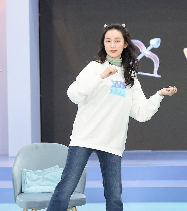 吕一真是美死了!35岁却拥有20岁时的好身材,气质出尘迷死人