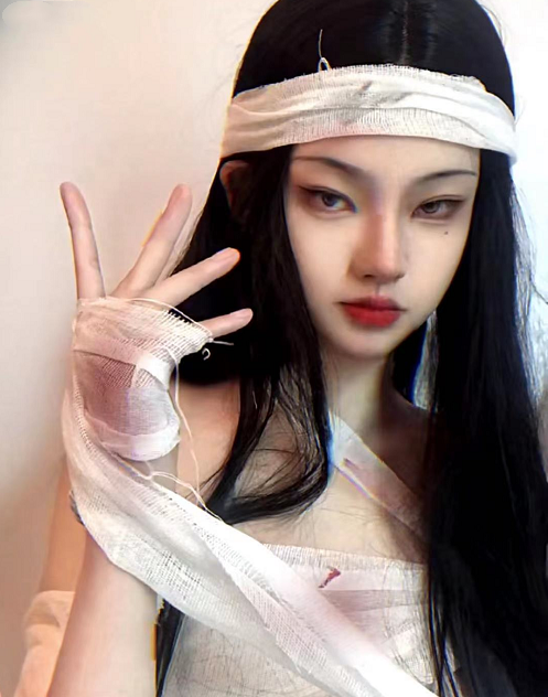 网红西红柿相信大家都不陌生,她的仿妆效果令人吃惊,不管模仿哪个角色