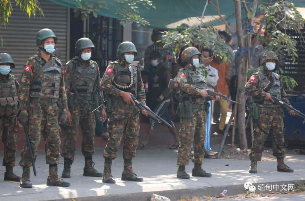 缅甸爆发全国大规模示威据称数百万人走上街头多地军警出动