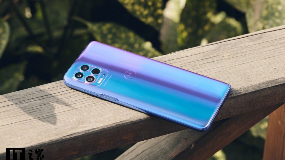 预算1999选红米k30至尊还是摩托罗拉edges无方面来比较