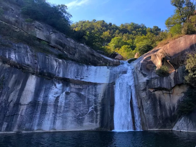 龙潭沟景区,是河南省首家服务标准化示范景区,南阳十佳旅游窗口单位