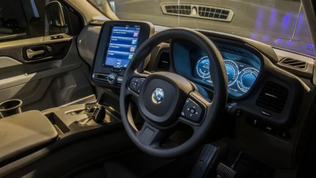 比如,tx5的内饰就照搬了大量来自于沃尔沃的设计,方向盘,中控屏以及