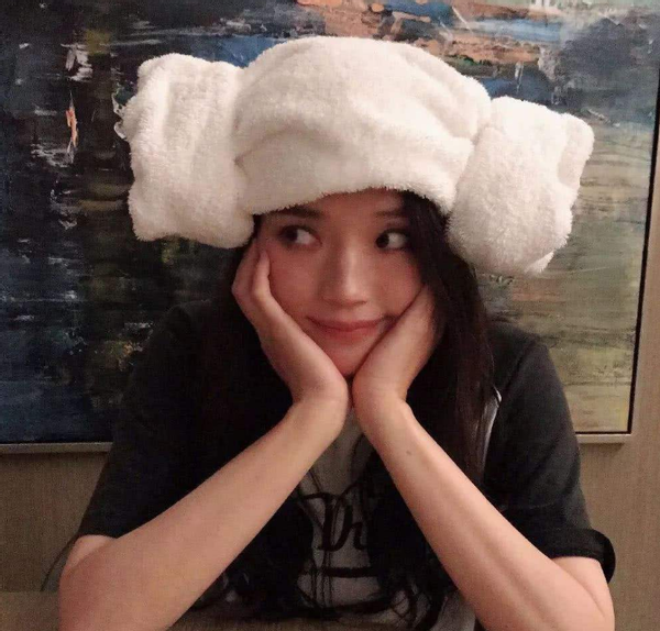 带你看看住舒淇的房子,客厅简单放点家具,看来很少在家里住