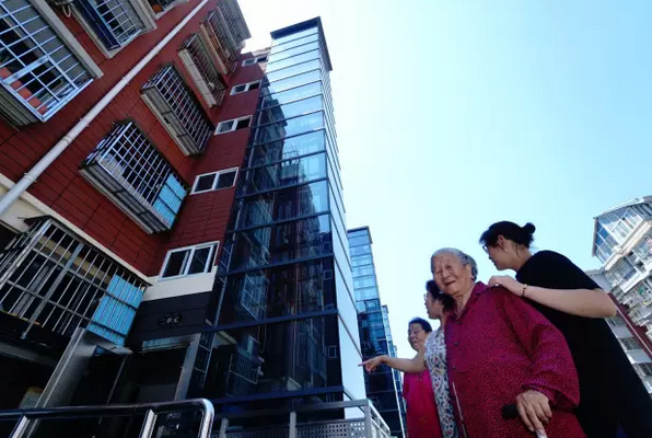 老房装电梯,给低层住户补偿也不同意?2个新方案可"强制"加装_腾讯新闻
