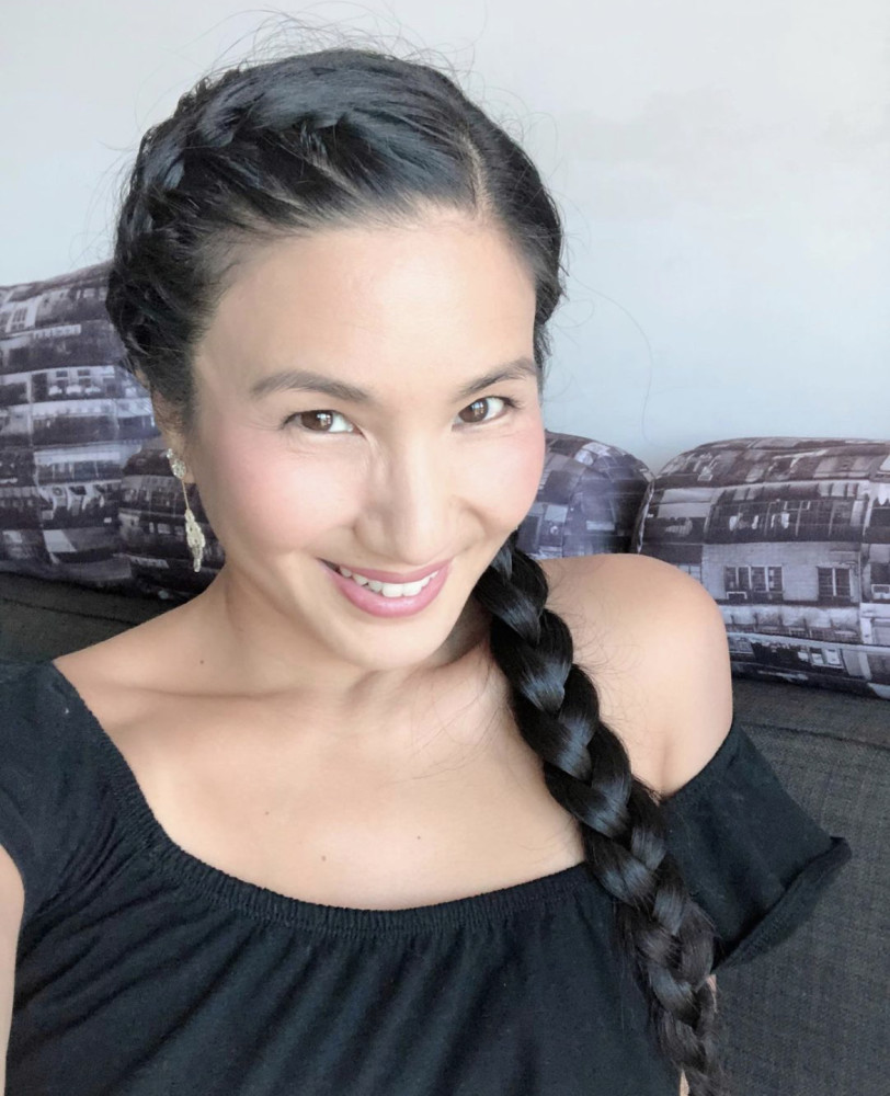 原子鏸早产生下混血儿,晒全家福公开喜讯,郑佩佩当外婆难掩激动_腾讯