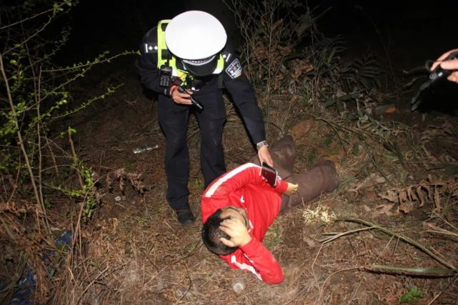 防城港一男子为逃避检查竟从7米高的桥跳下