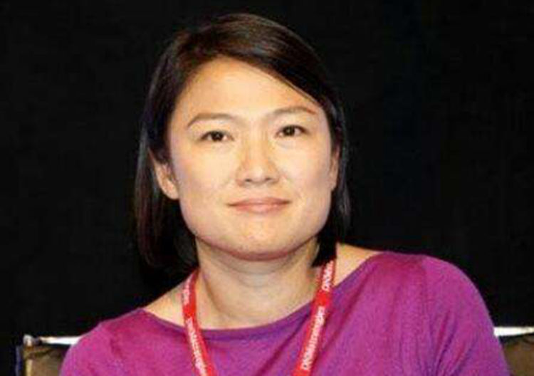 面对丈夫的离世,陈金霞万分痛苦,但是作为丈夫唯一的财产继承人,她在