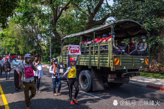 無懼暴力鎮壓,緬甸抗議者舉行全國大罷工,中資工廠被圍堵,當地華人遇