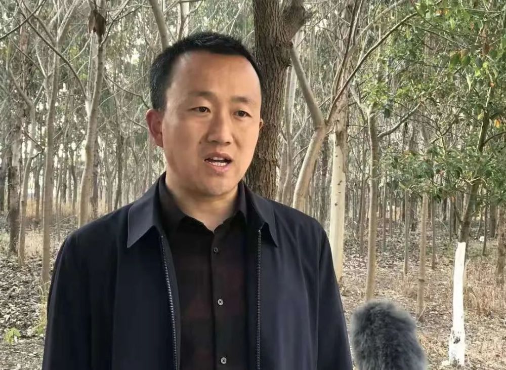 2月22日,记者在梓潼县卧龙镇采访时看到:高标准农田建设项目正在有序