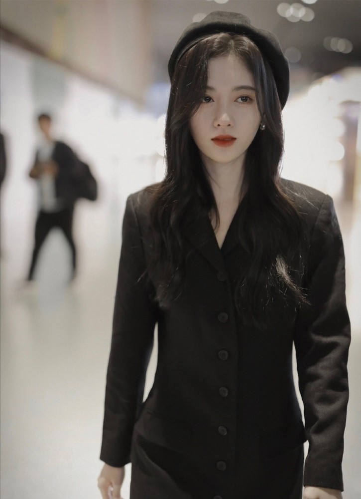 鞠婧祎西装外套穿搭——提高轮廓感必备单品,西装半永久也太可了
