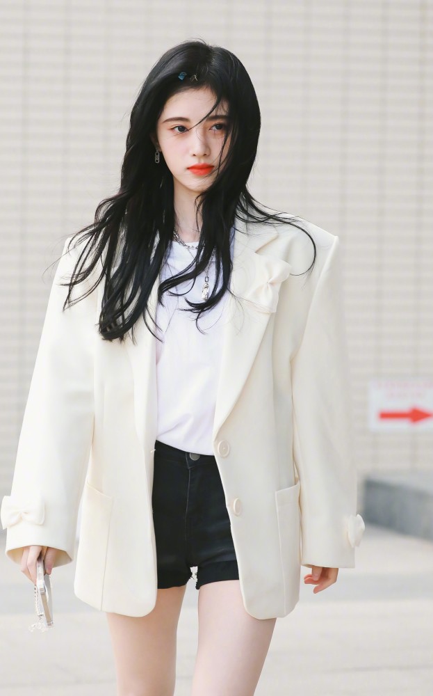 鞠婧祎西装外套穿搭——提高轮廓感必备单品,西装半永久也太可了