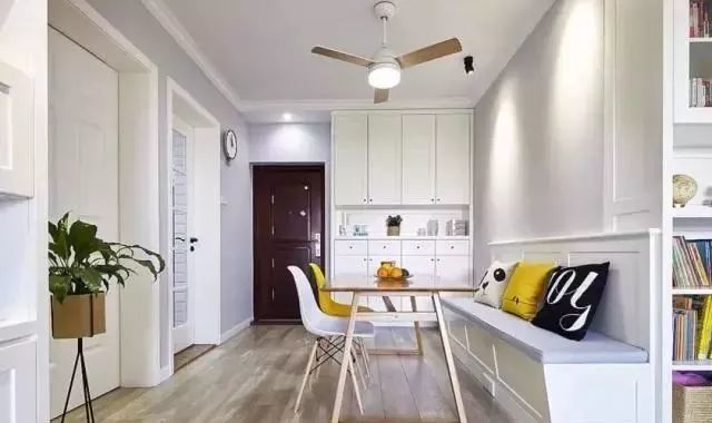 一进门是餐厅,要怎么设计?如今聪明人这样装,太漂亮实用!