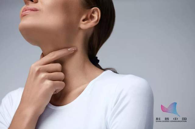 鱼刺卡喉|男子被鱼刺卡喉，3天后呕血死亡！千万别再喝醋、吞饭了