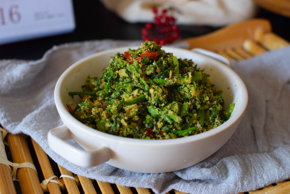 豆渣炒青菜这道菜调味简单,材料简单,吃起来很鲜美,萝卜鲜甜,牛肉嫩香