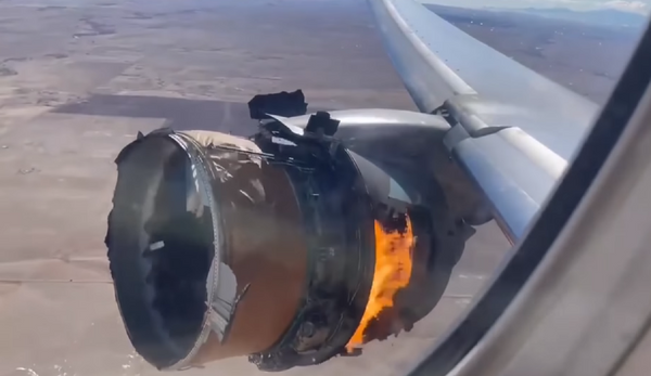 波音777发动机爆炸着火,险些机毁人亡