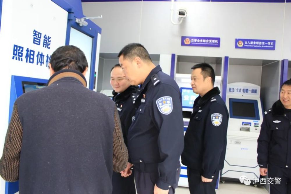 泸西县公安局主要领导到交警大队检查指导工作_腾讯新闻