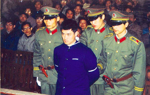 抢劫案"始末:情侣一同抢银行,是真爱情也是真罪犯|于双戈|蒋佩玲|上海