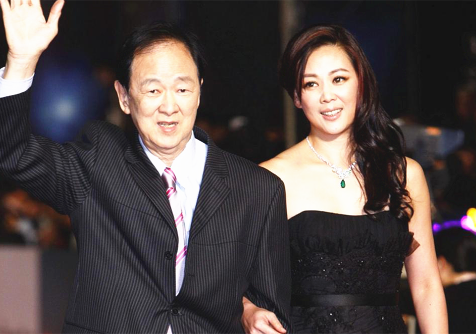 王馨平悼念亡母林翠,母亲生前是电影红星,与哥哥曾江